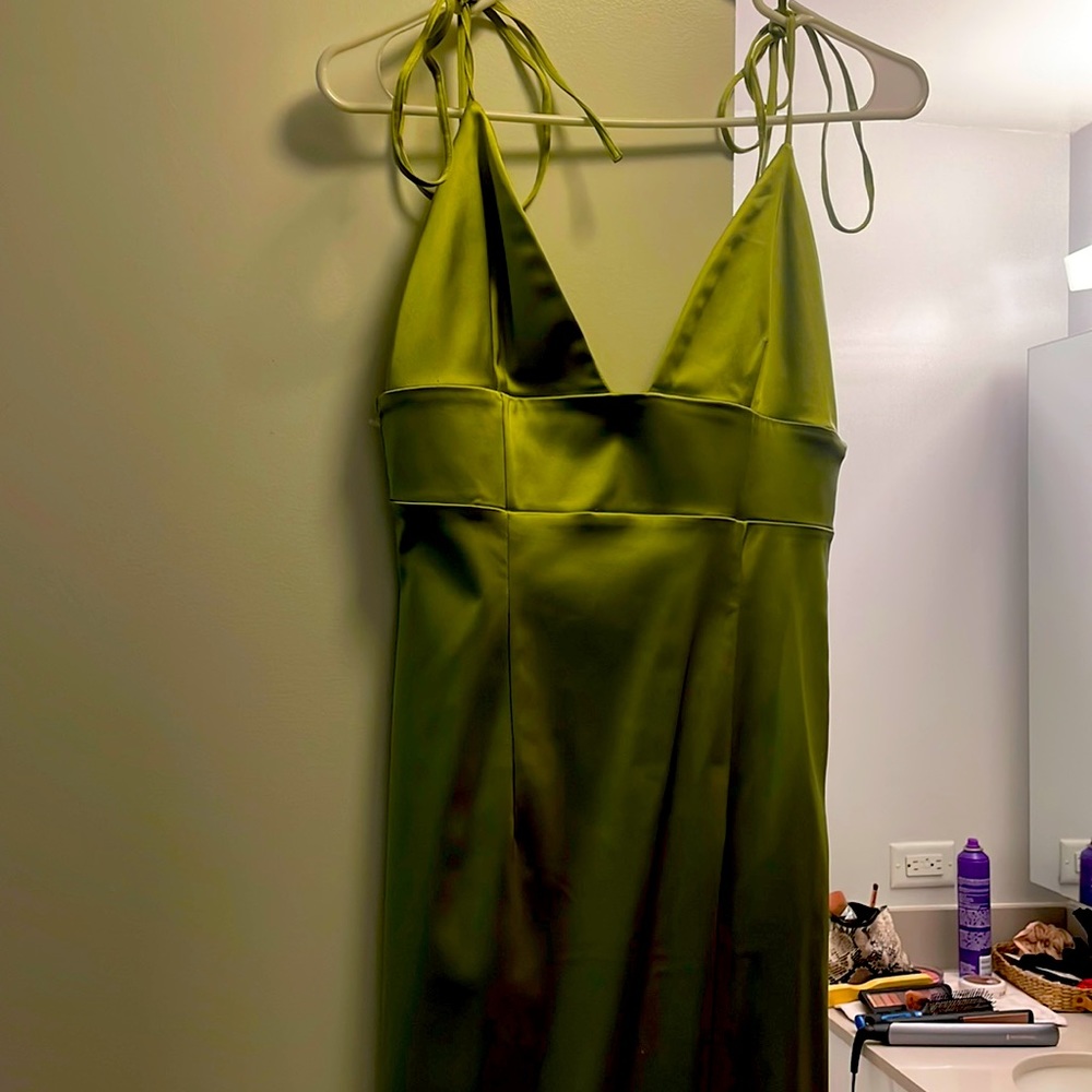 Amazing bright green/lemon color dress. Perfect for a cocktail event!